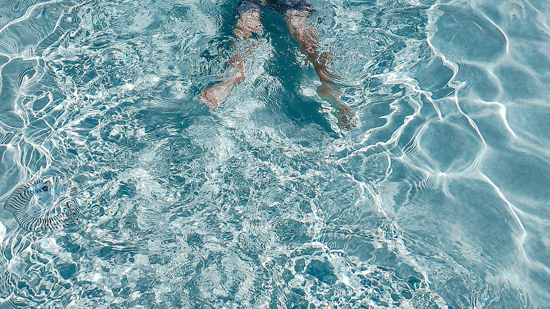 Swimming pool imagery for Liquid vs Granular Pool Stabilizer: What's the Difference?